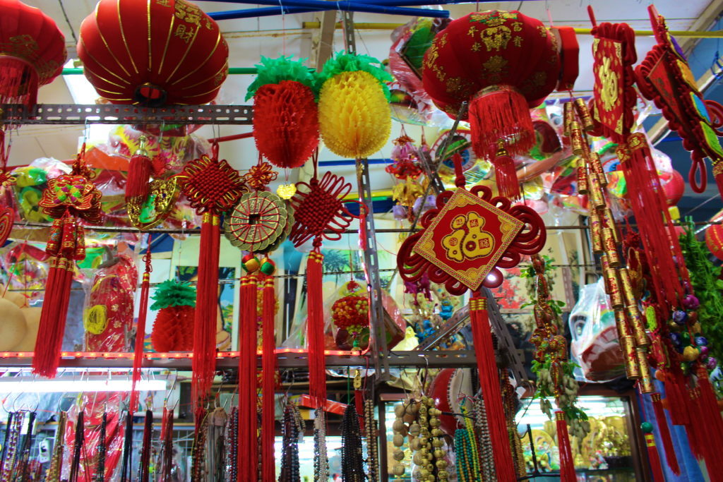 Various Chinese lanterns in a Chinatown market