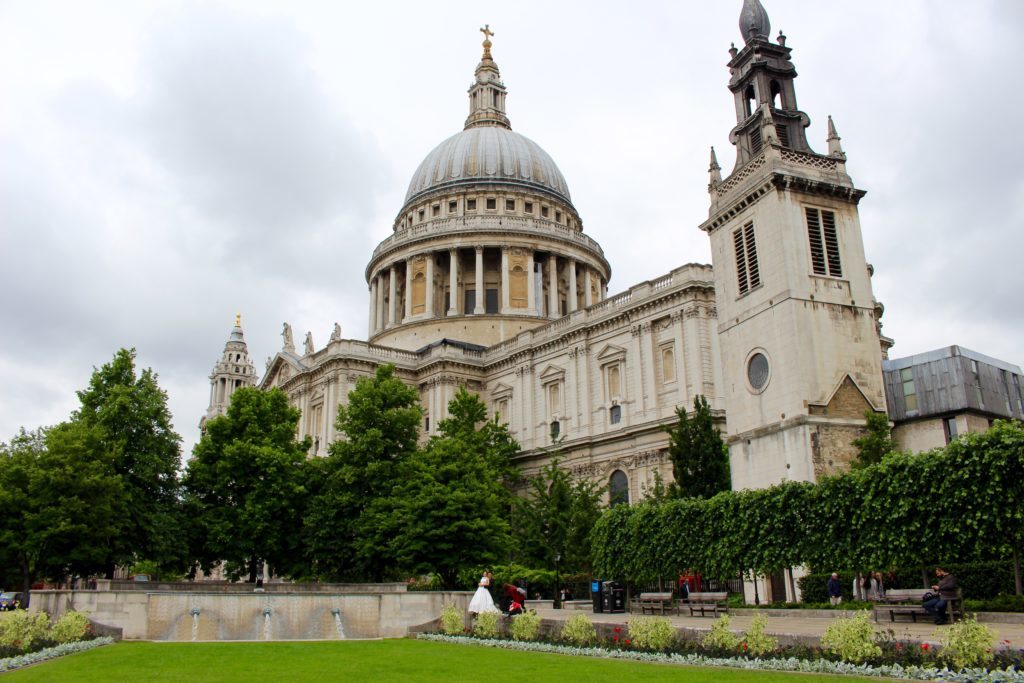 St. Pauls Cathedral and ground surrounding the front