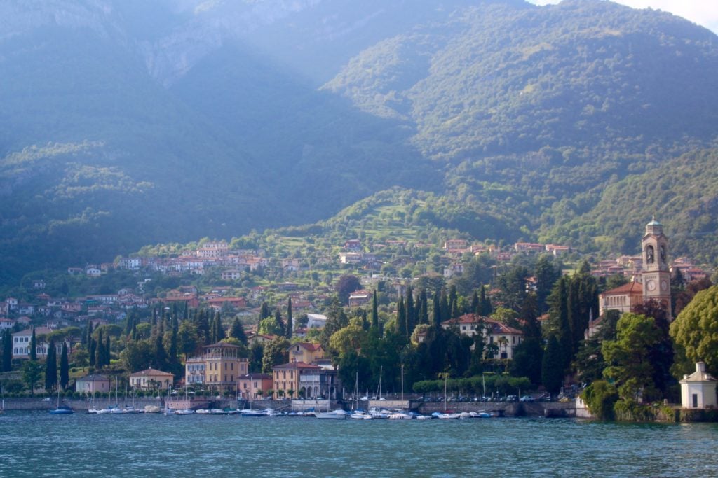 The town of Bellagio at the foot of a mountain