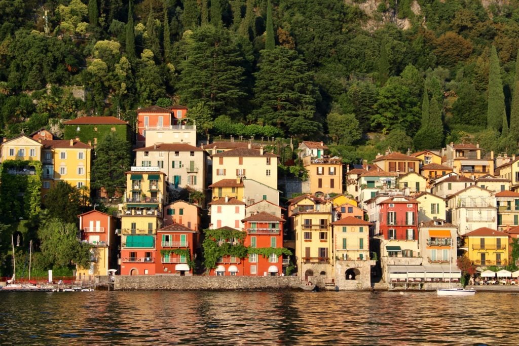 Traveling to Lake Como, Italy soon? This Lake Como Travel Guide includes everything you need to know for an amazing trip, including things to do in Lake Como, which towns to visit (Bellagio, Varenna, and Como), where to stay, which hotels are the best, where to eat, and more! While in Lake Como, you will be able to explore beautiful villas, go on boat rides, eat lots of gelato, drink wine, and enjoy the views. Here are our best Lake Como, Italy travel tips!