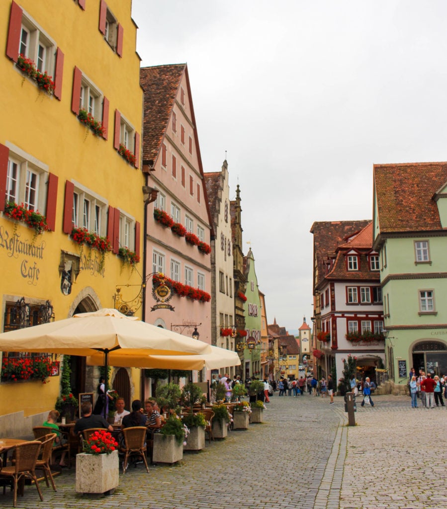 Outdoor cafés and crowds of people roaming around