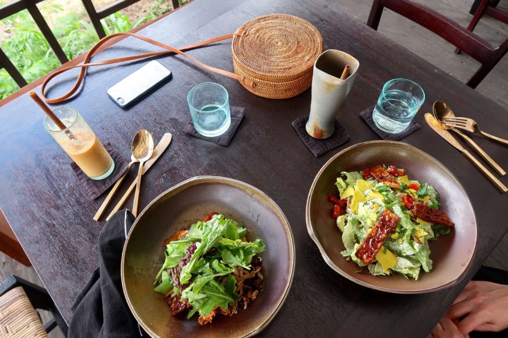 Looking for the best healthy restaurants in Ubud, Bali? These are my top five picks for amazingly delicious vegetarian and vegan cafes in Ubud. Enjoy!