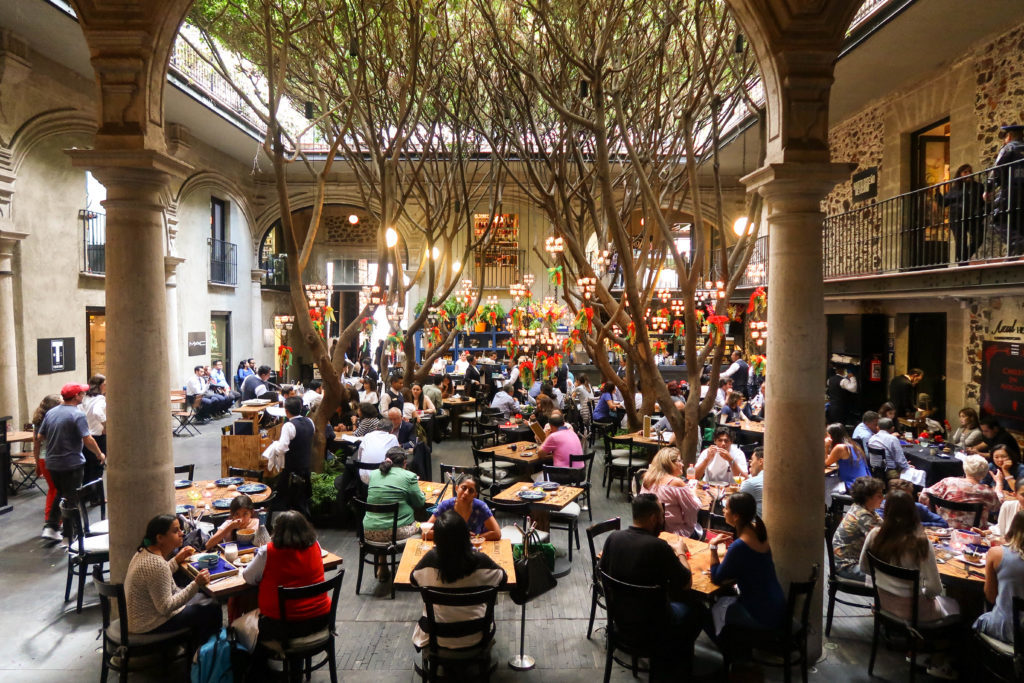 Crowded courtyard setting at the Azul Historico. In this Mexico City foodie guide, we recommend having your main meal at Azul Historico.