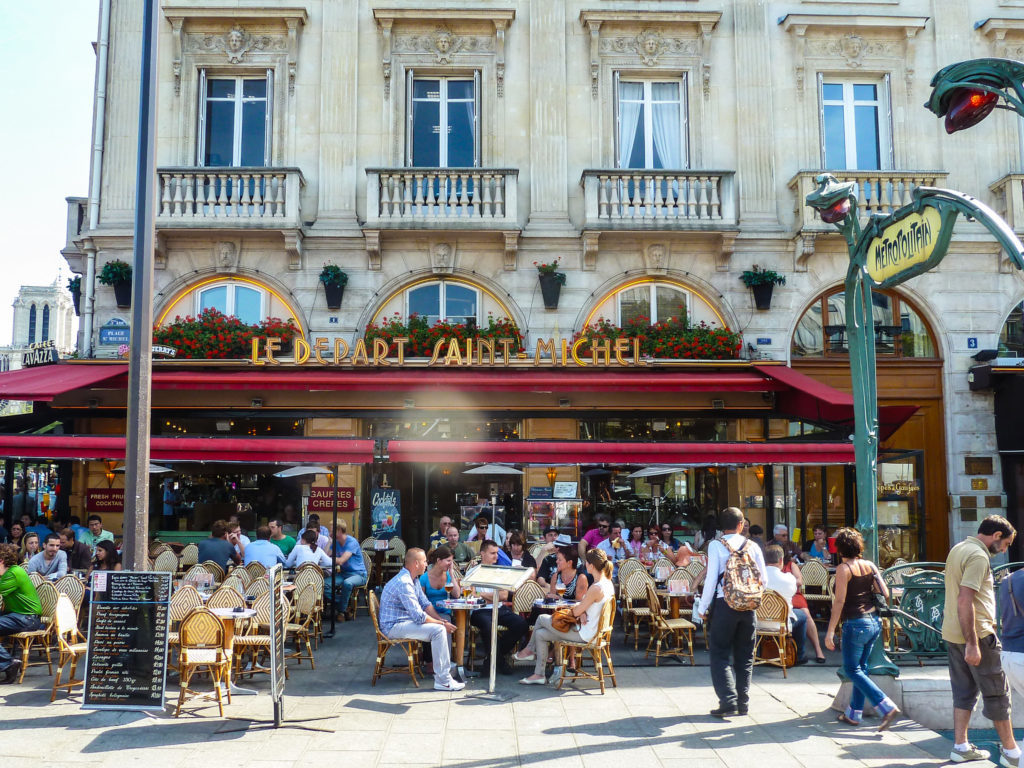 Learning how to avoid tourist traps in Europe is essential to an authentic, fun experience. Here are 10 guidelines for choosing restaurants!