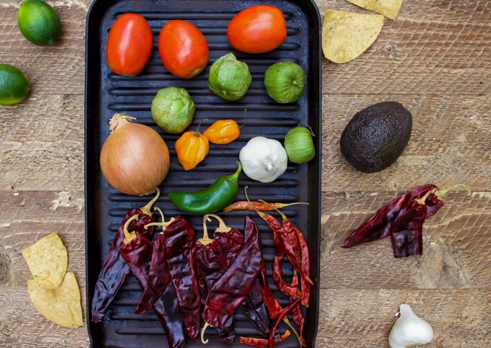 Ingredients for the salsa roja recipe