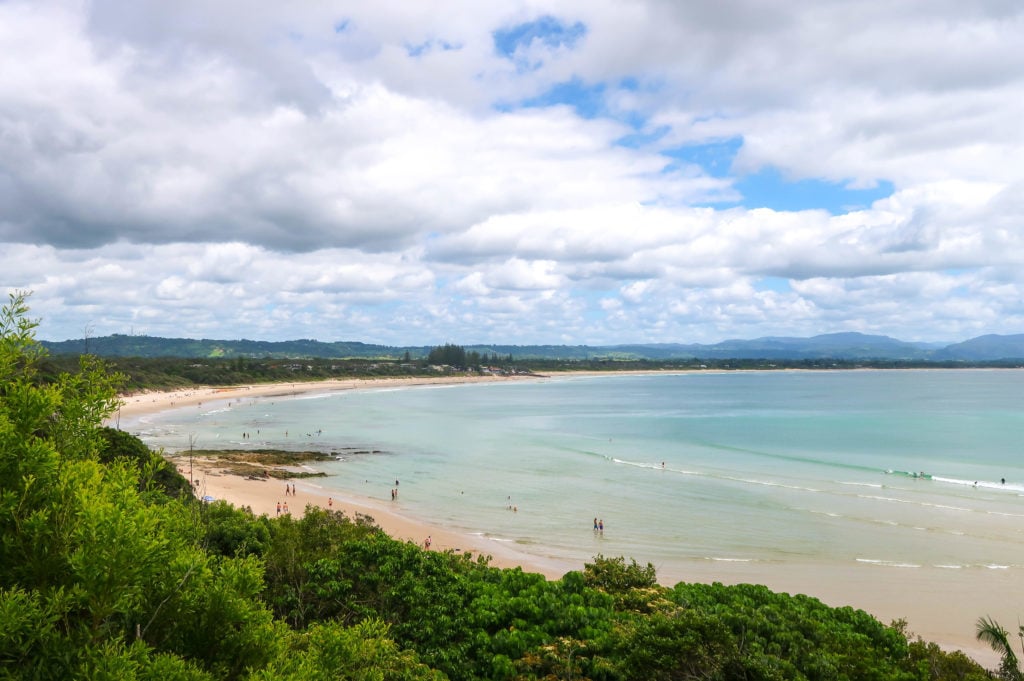 Looking for the best restaurants in Byron Bay? This Byron Bay foodie guide includes where to find the best healthy, vegan cafés, tacos, pizza, burgers, Asian food, delicious coffee, and more. Click here to see where to eat in Byron Bay!