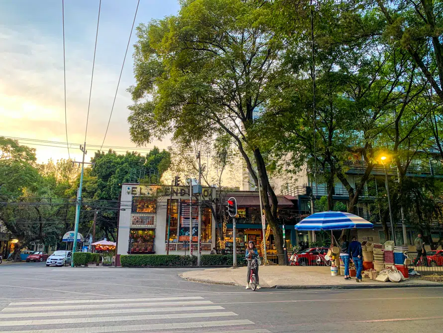 An intersection in Mexico with stores and basket vendors around. Mexico City is the capital of Mexico and is home to a thriving community of ex-pats and digital nomads. It's one of the best digital nomad destinations in Mexico.