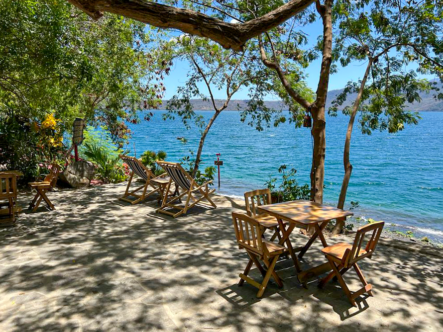 Dining tables lakeside in Apoyo