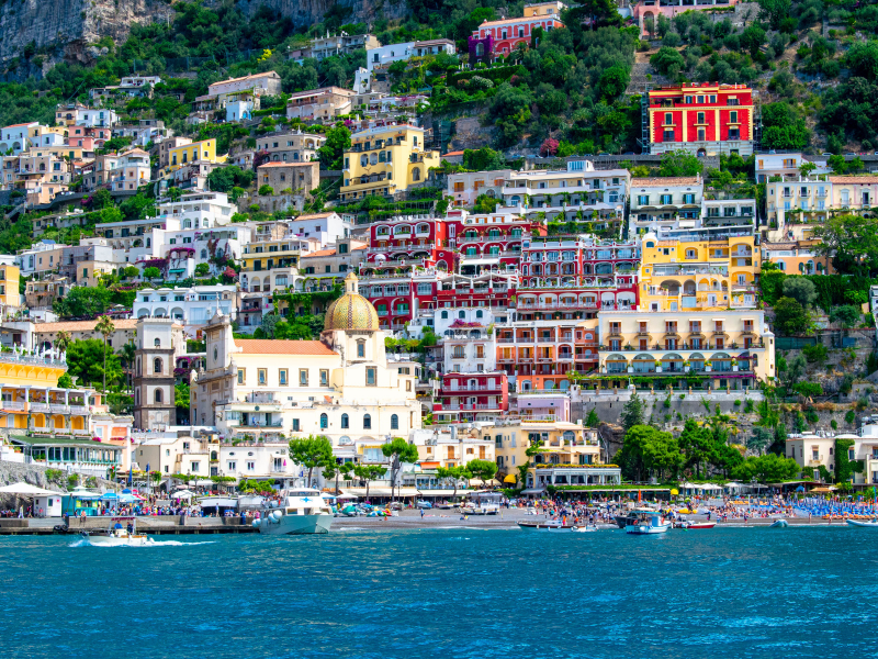 Positano is one of the best Amalfi Coast Towns, perfect for travelers who love delicious food and luxury hotels