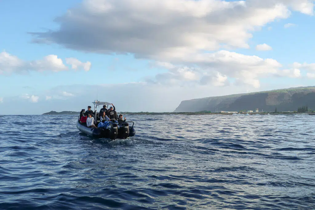 Group of people enjoying the Na Pali Coast boat tour adventure.