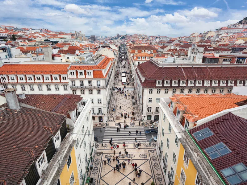 The busy Rua Augusta pedestrian street in Lisboa