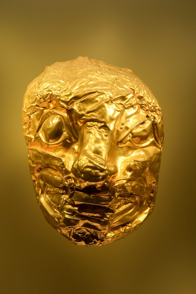 Golden mask exhibit at Museo del Oro