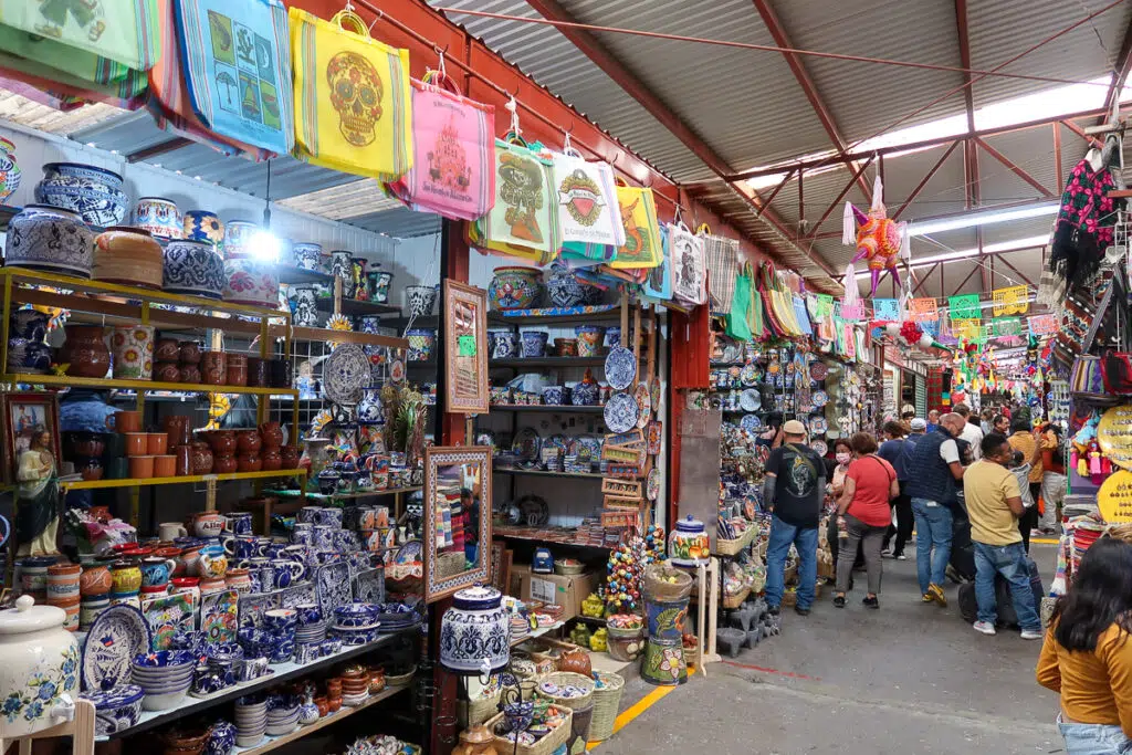 Ceramics shops at Ignacio Ramirez Market. Browsing the local market of the city is one of the best things to do in San Miguel de Allende.