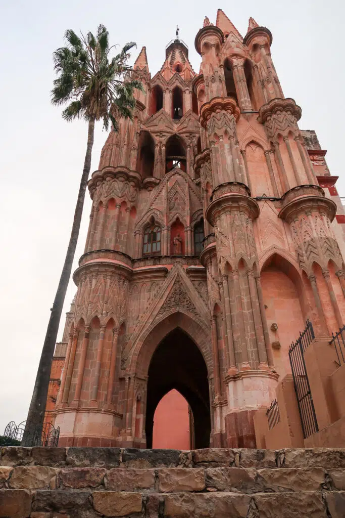 Gothic archway at the Parroquia de San Miguel Arcángel
