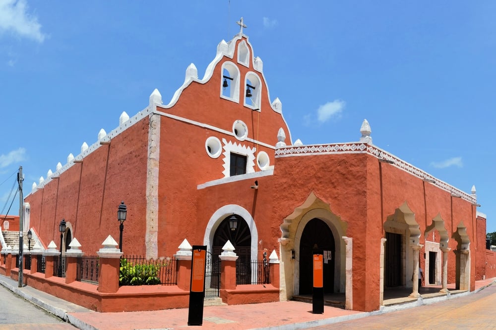 Iglesia de la Candelaria. A visit to this church is one of the things to do in Valladolid, Mexico.