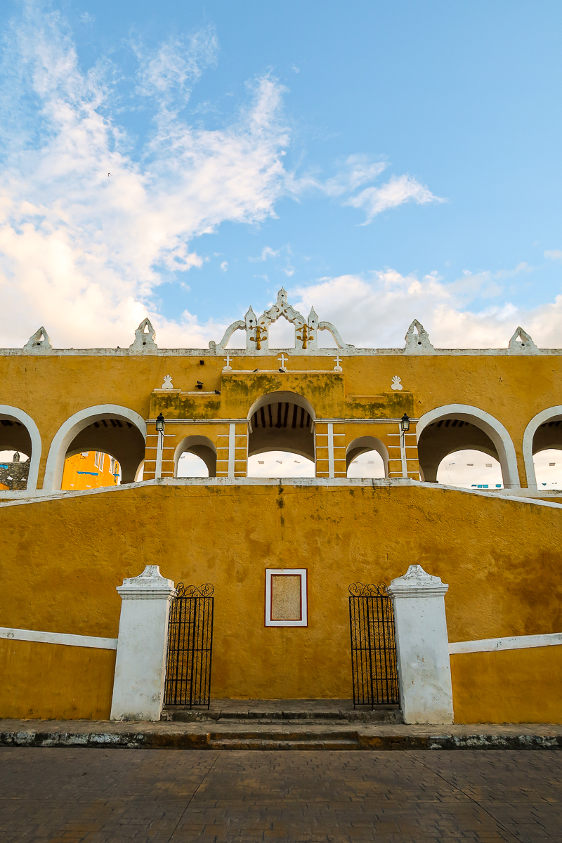 White and yellow-painted architectural building in Izamal. In this Izamal travel guide, you'll find out why this Yellow City is worth visiting.