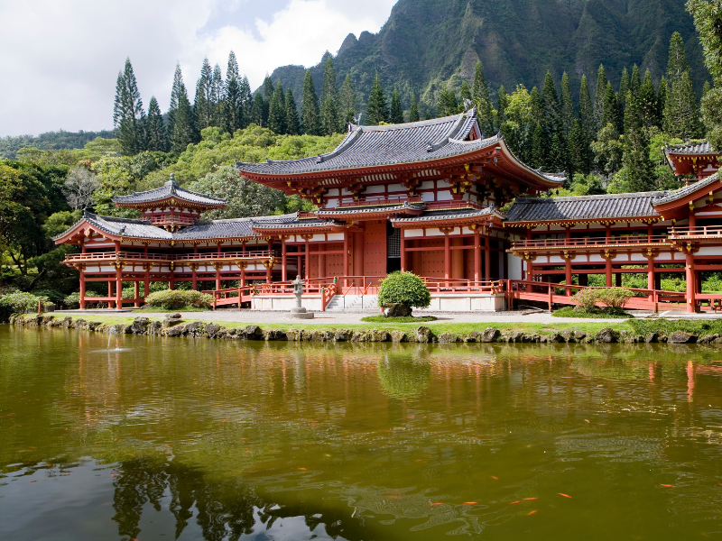 Japanese architecture of Byodo-In Temple to complete your itinerary for Oahu