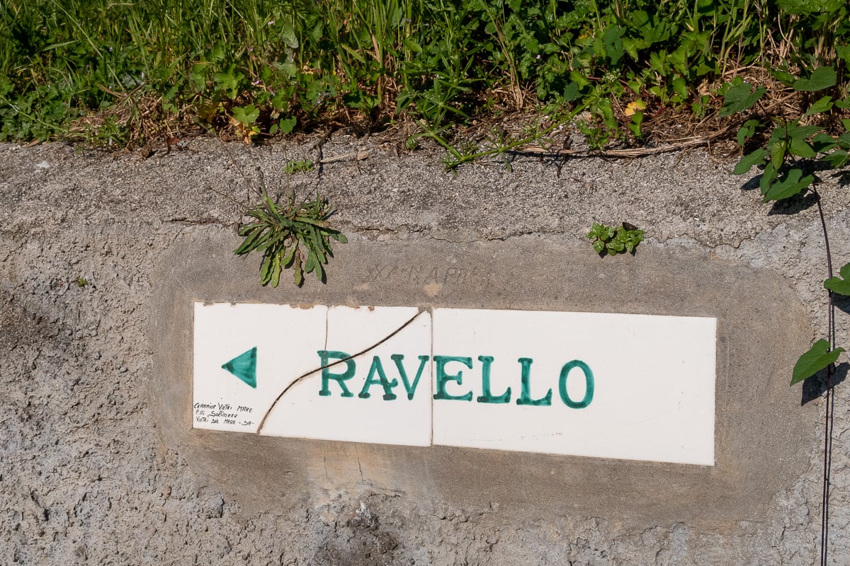 Tiled sign of Ravello along the mountain trail