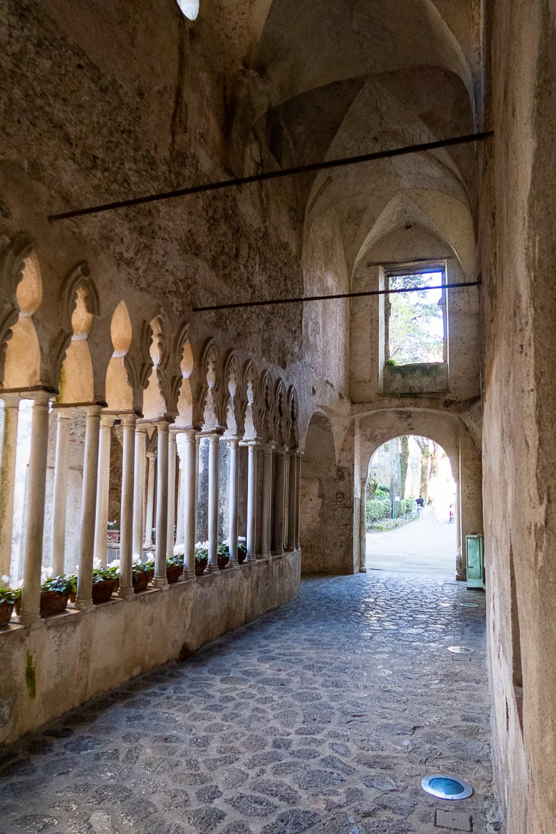 Dramatic cloister at Villa Rufolo that you need to include in your Ravello, Italy bucket list