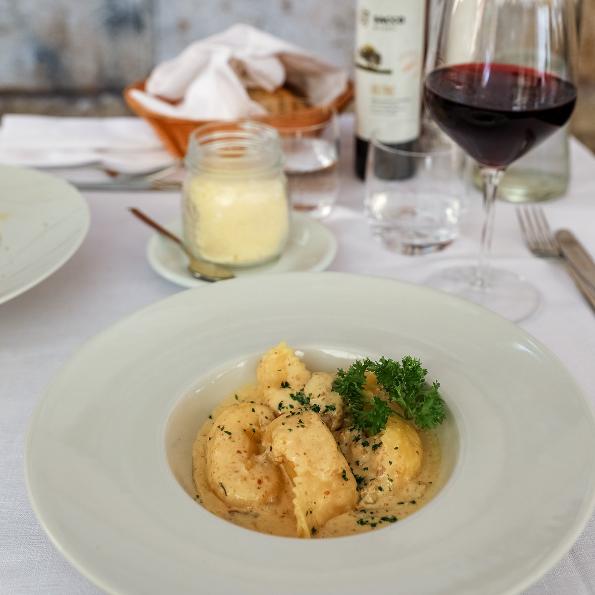 Homemade tortelloni served on a plate at La Griglia