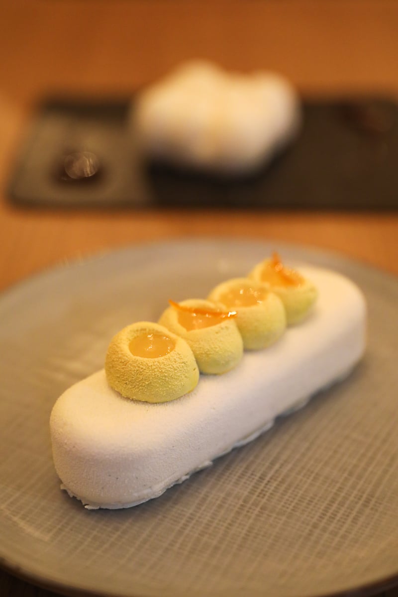 Elegant vanilla and white chocolate mousse dessert at Le P’tit Paradis restaurant