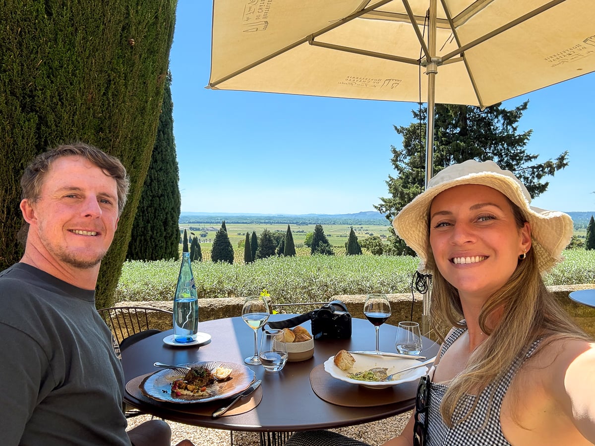 Maddy and Cacey having lunch on the terrace at Château des Fines Roches during a Châteauneuf-du-Pape wine tour